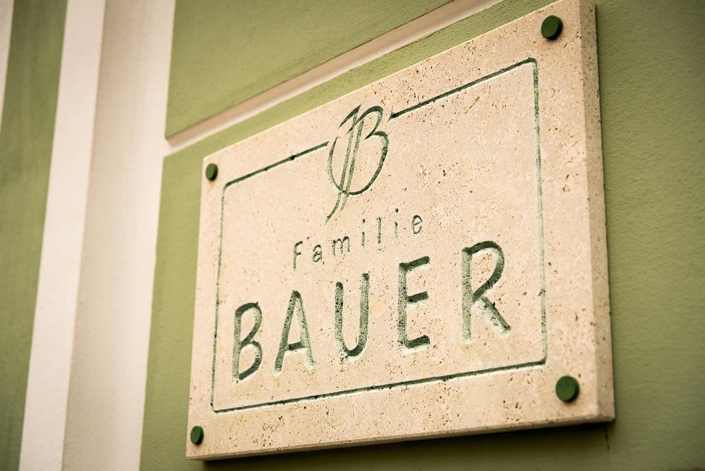 Weingut Familie Bauer Hotel Grossriedenthal Exterior photo