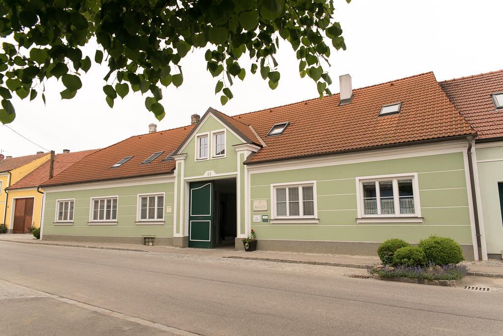 Weingut Familie Bauer Hotel Grossriedenthal Exterior photo